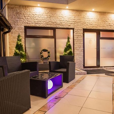 H & V Residence - Diamond Bungalow Apartment Arad Extérieur photo
