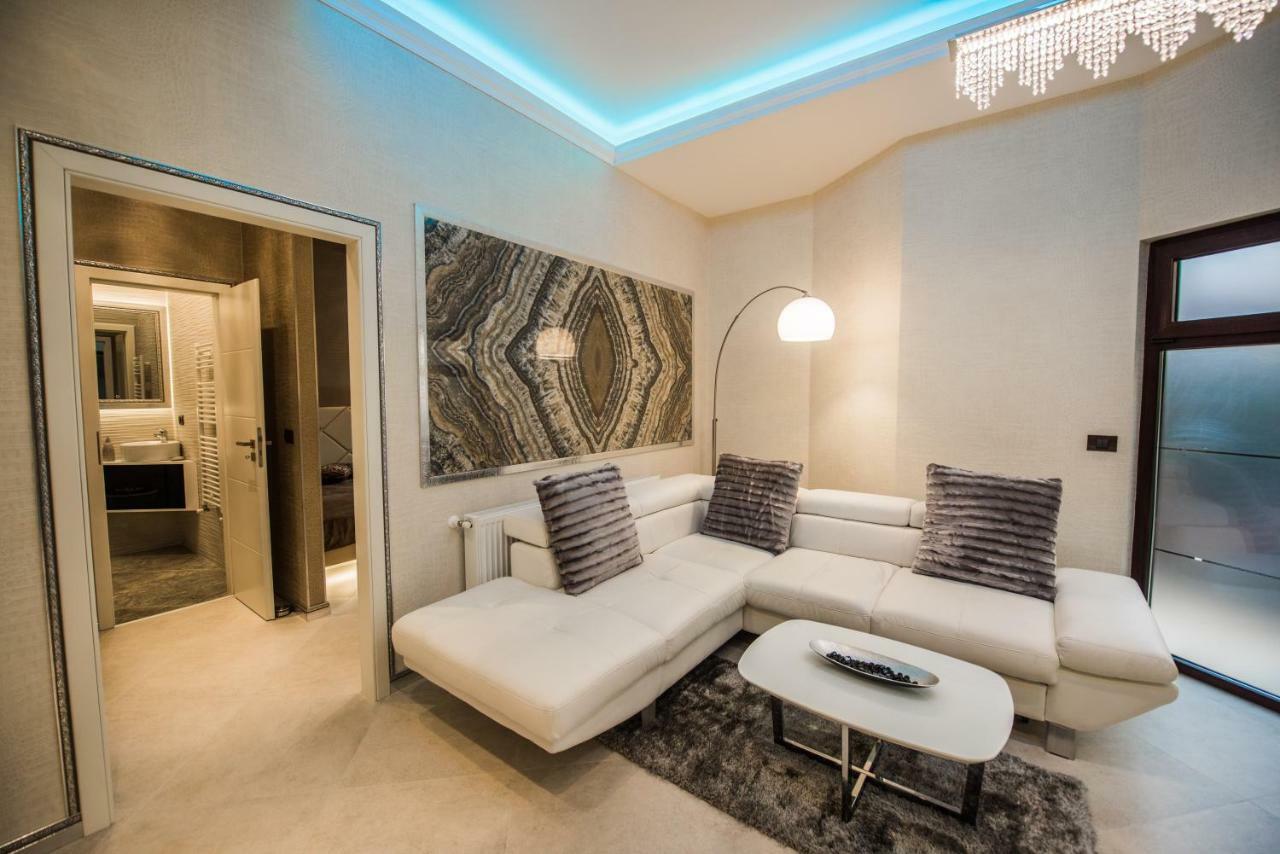 H & V Residence - Diamond Bungalow Apartment Arad Extérieur photo