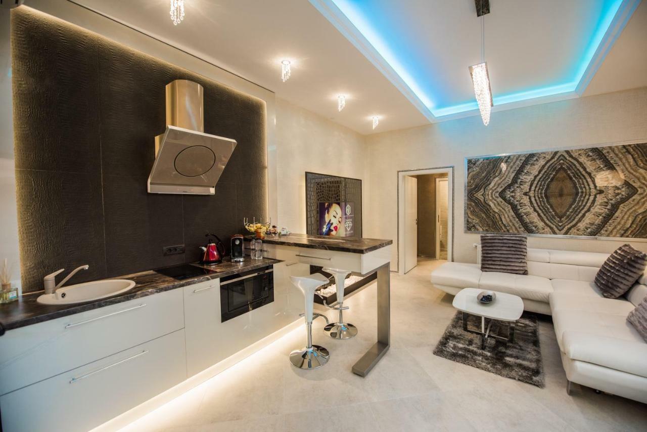 H & V Residence - Diamond Bungalow Apartment Arad Extérieur photo