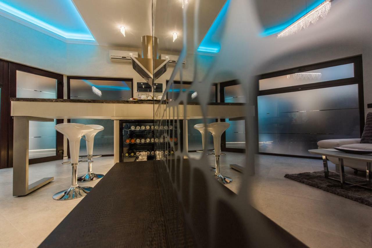 H & V Residence - Diamond Bungalow Apartment Arad Extérieur photo