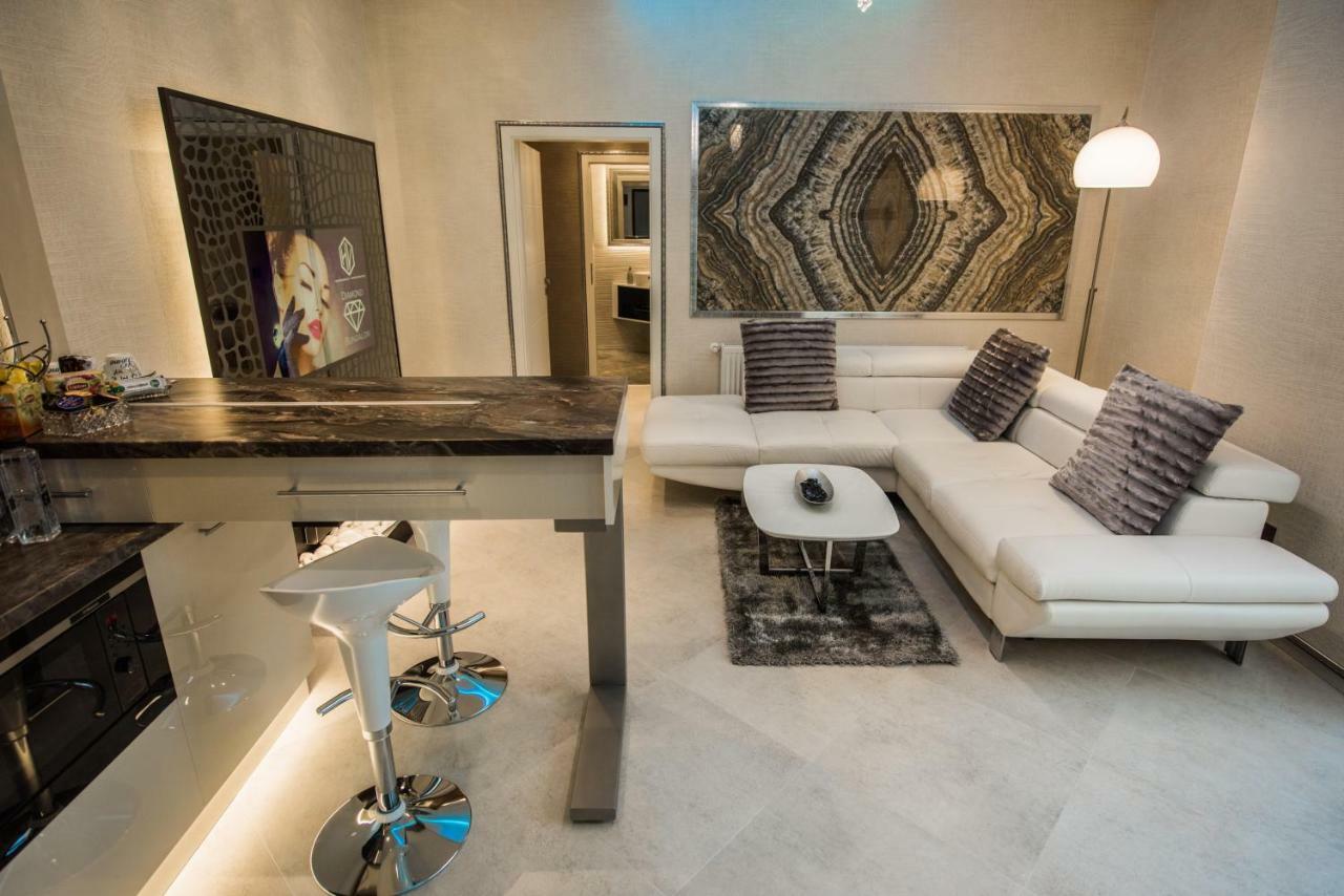 H & V Residence - Diamond Bungalow Apartment Arad Extérieur photo