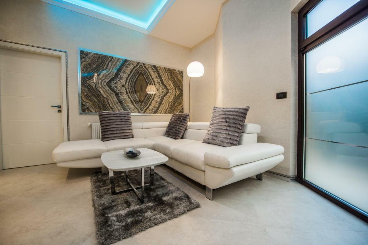 H & V Residence - Diamond Bungalow Apartment Arad Extérieur photo